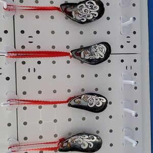 Handmade Set of Four NWOT Christmas Santa Ornaments on Mussel Shells